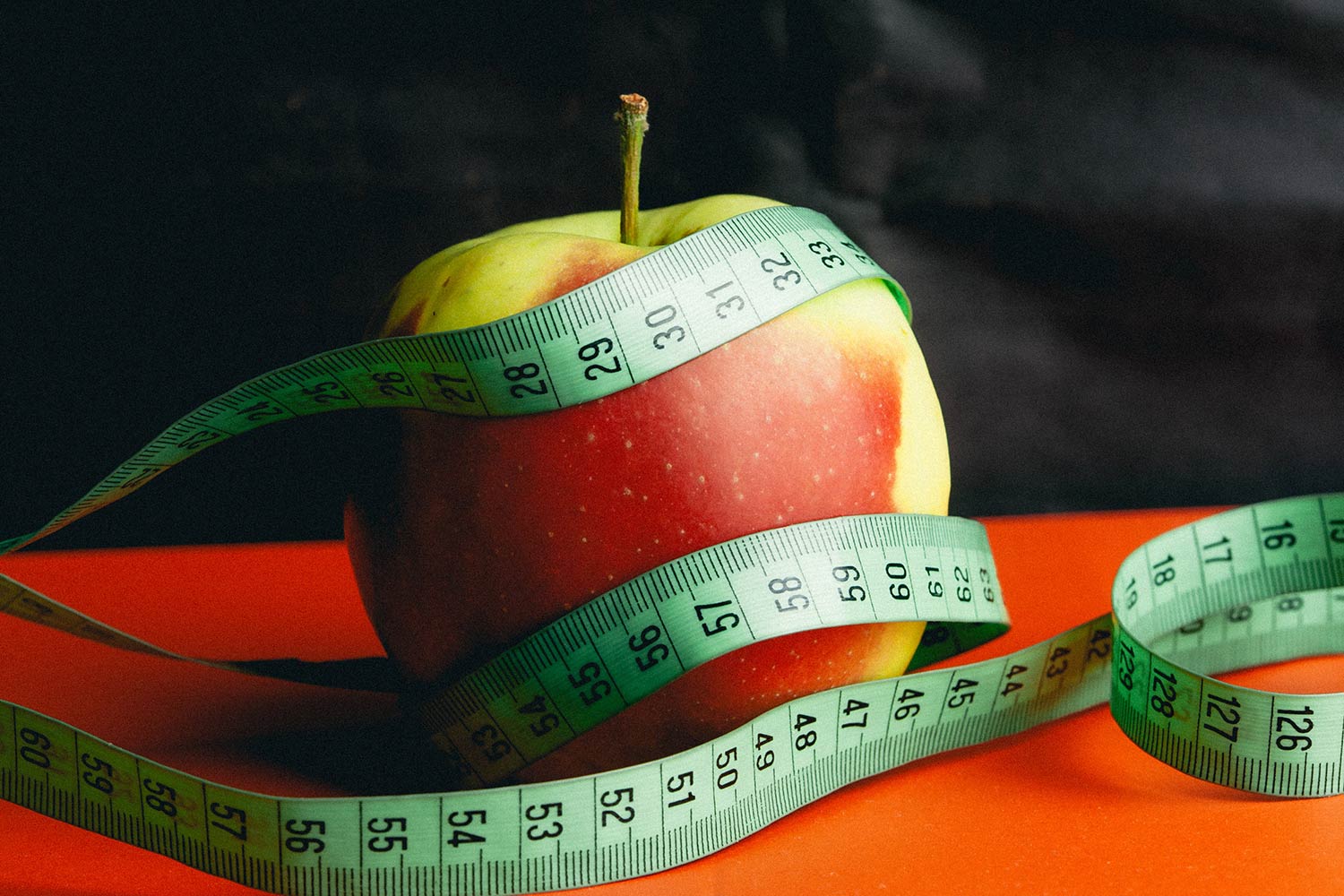 apple-with-tape-measure