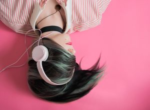 woman-wearing-headphones