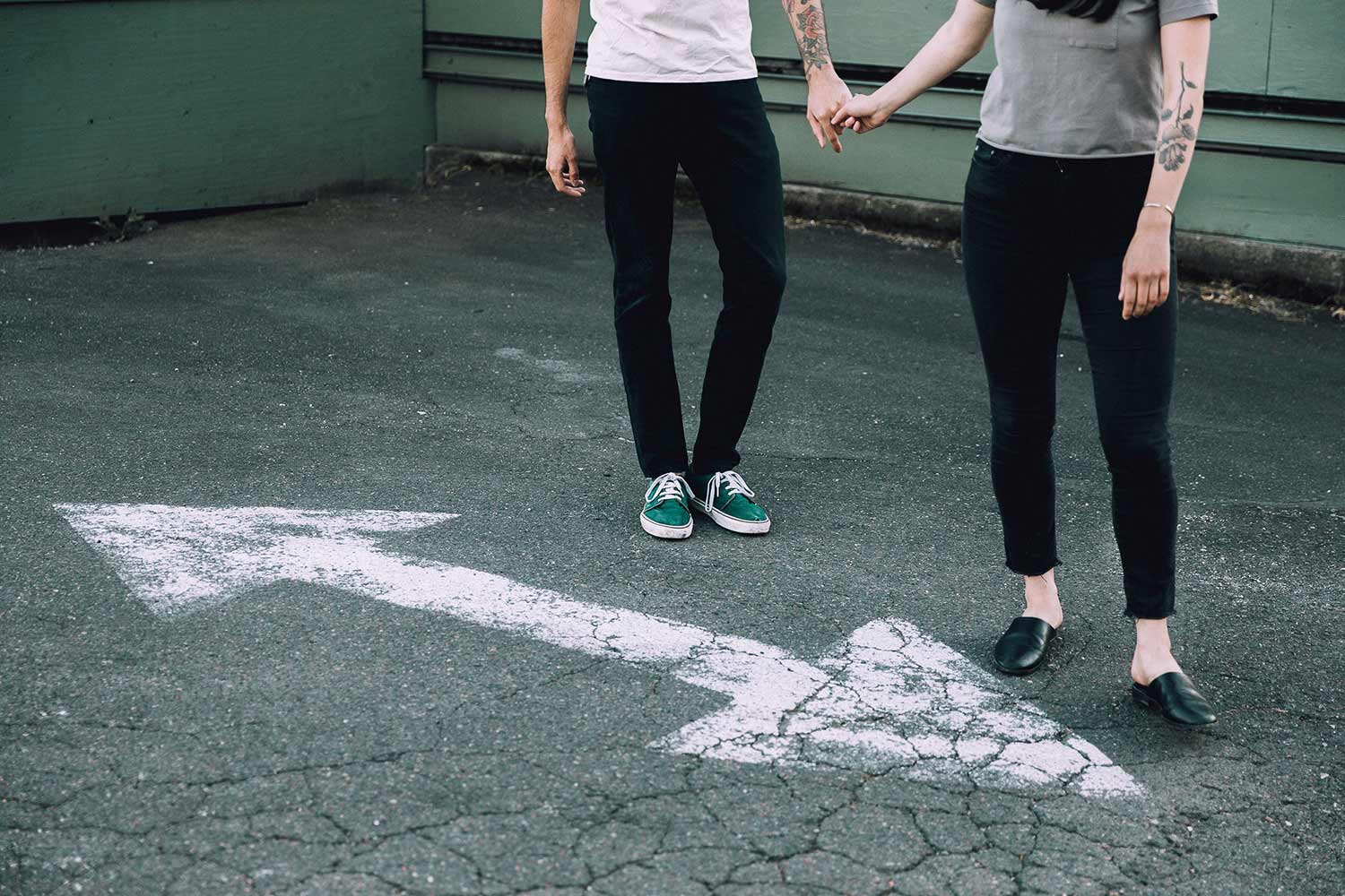 couple-holding-hands