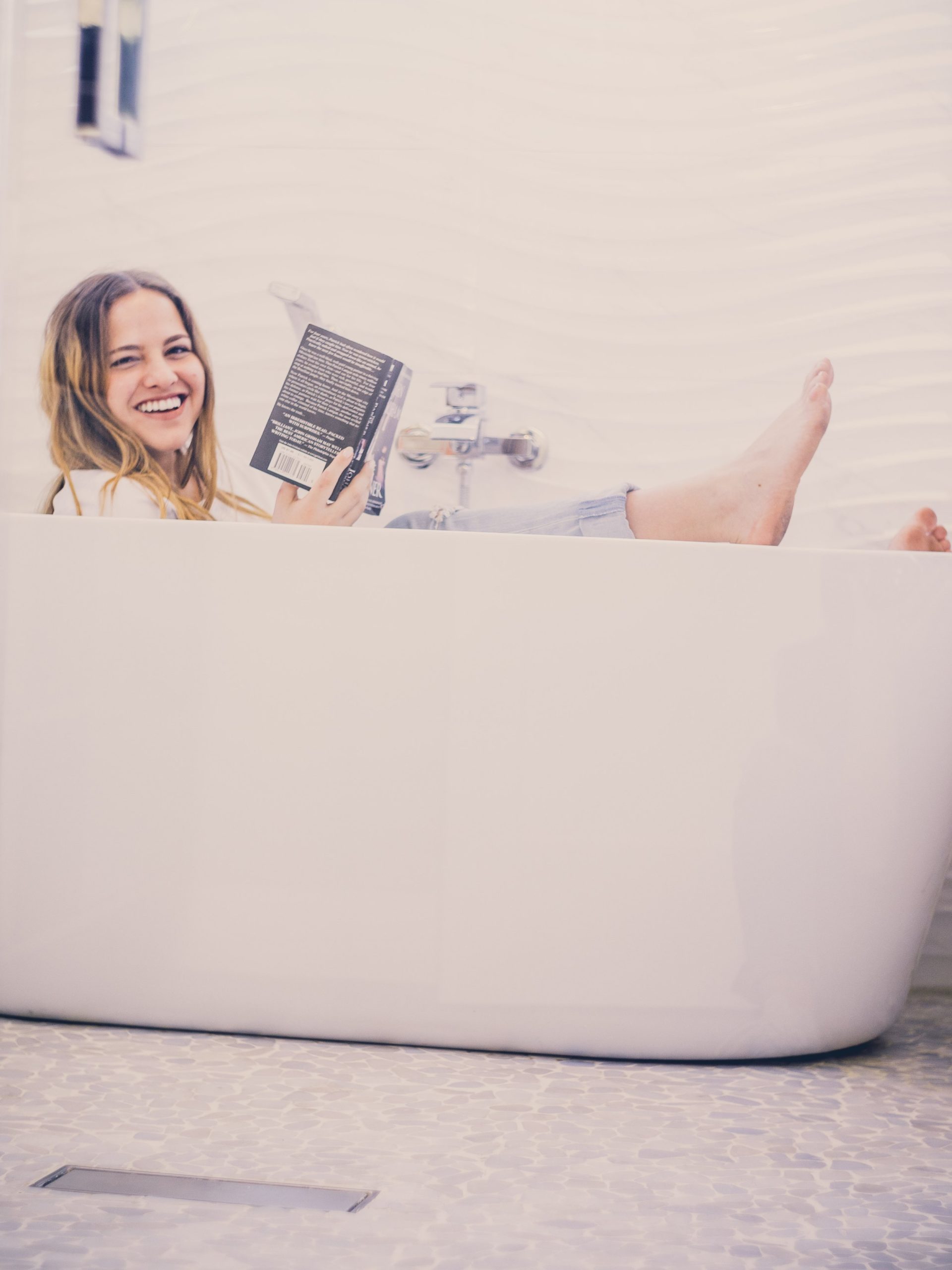 woman-reading-in-tub