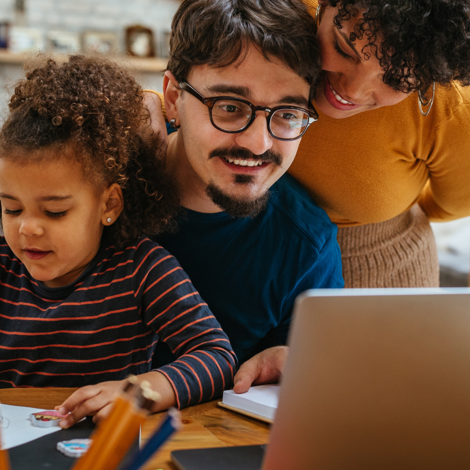 family-laptop-table