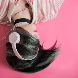 woman-wearing-headphones